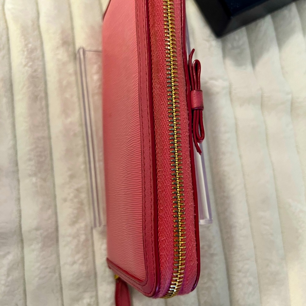 Authentic Pink PRADA Long zippy wallet - Picture 6 of 6
